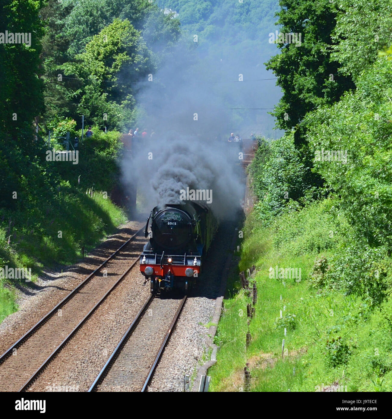 Reigate, Surrey, UK. 3. Juni 2017. Flying Scotsman 60103 Kathedralen Express Dampflokomotive schleppen Salonwagen Geschwindigkeiten durch Reigate, Surrey. 1304hrs Samstag, 3. Juni 2017. Foto © Lindsay Constable / Alamy Live News Stockfoto