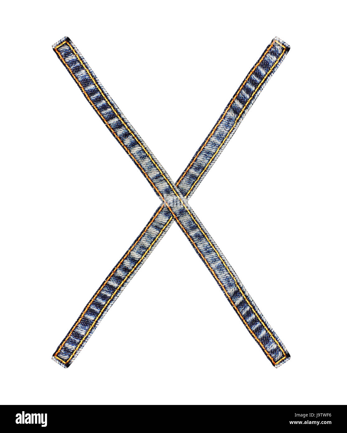 Buchstaben des Alphabets Jeans X isoliert auf weißem Hintergrund Stockfoto