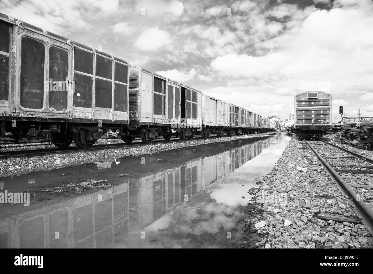 Die alte Bahn Park wartet auf Reparatur, es gibt eine Menge des Wartens zur Reparatur. Stockfoto