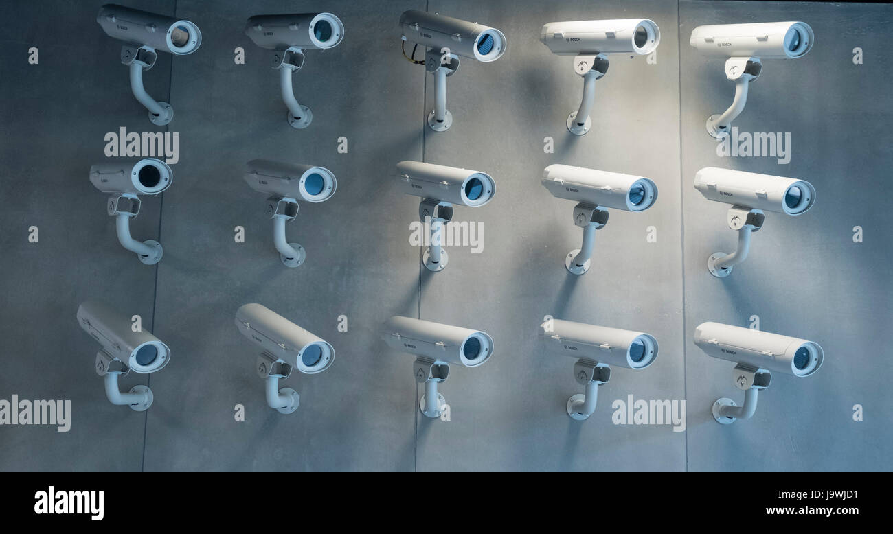 Anzeige der CCTV-Kameras im deutschen Spy Museum in Berlin Deutschland Stockfoto