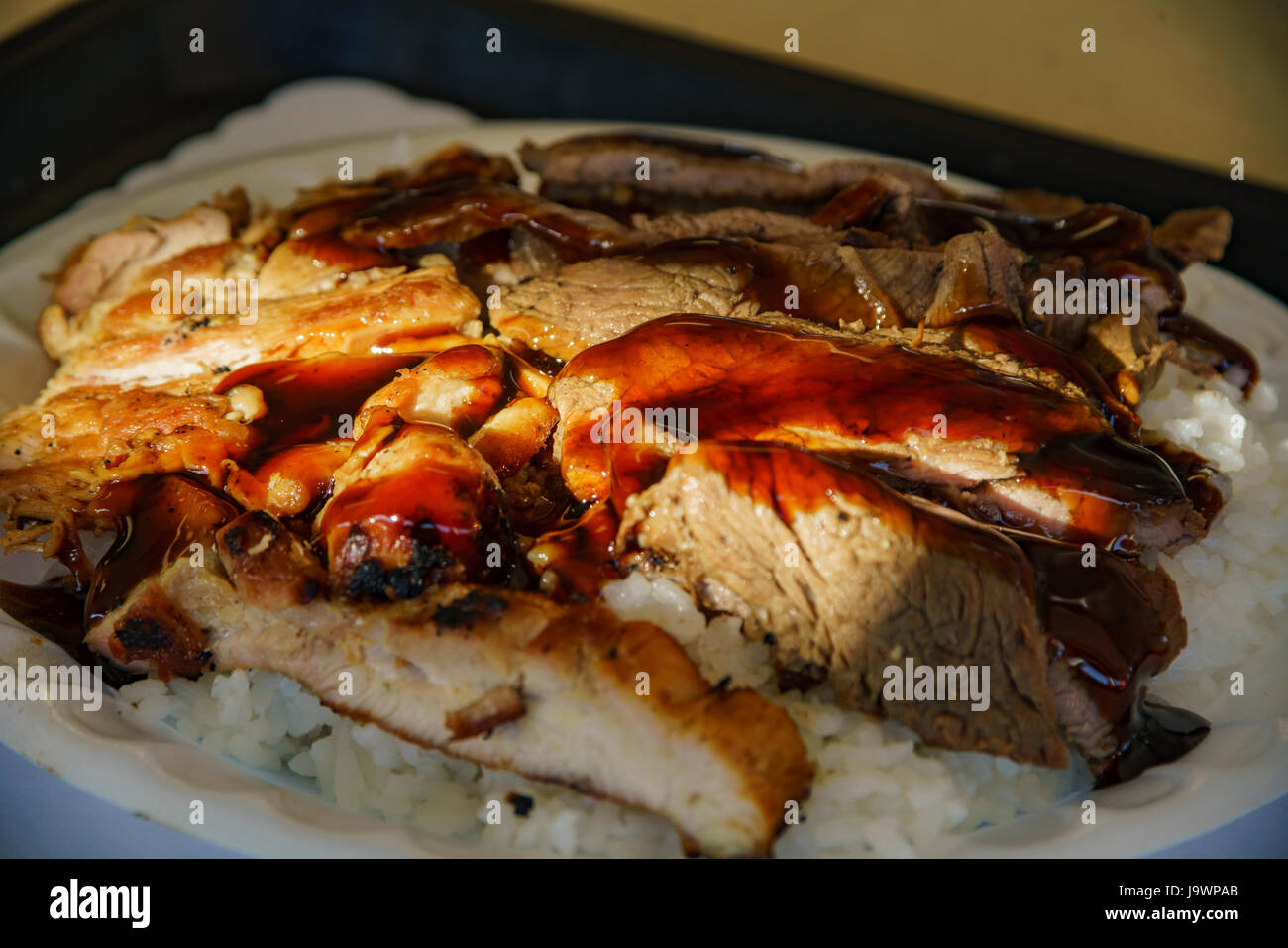 Japanischen Stil Grill Huhn und Rindfleisch Reis, aßen in Los Angeles Stockfoto