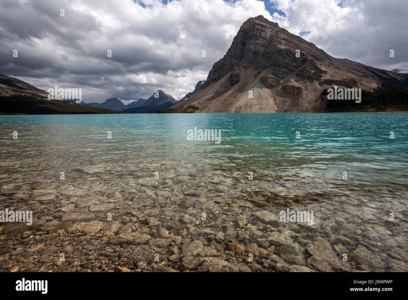 Bow Lake vor Crowfoot Berg, Banff Nationalpark, Rocky Mountains, Alberta, Kanada Stockfoto