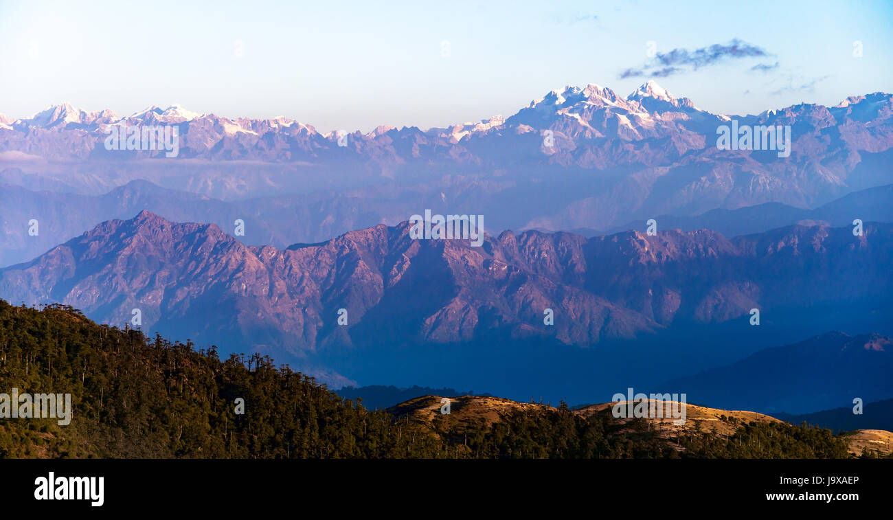 Himalaya-Gebirge gesehen von Sandakphu, Darjeeling, Indien Stockfoto