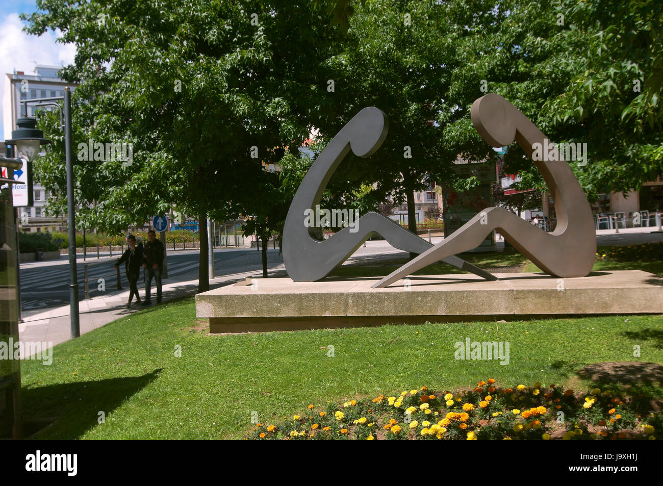 Stadtblick mit Skulptur, Ferrol, La Coruña Provinz, Region Galicien, Spanien, Europa Stockfoto