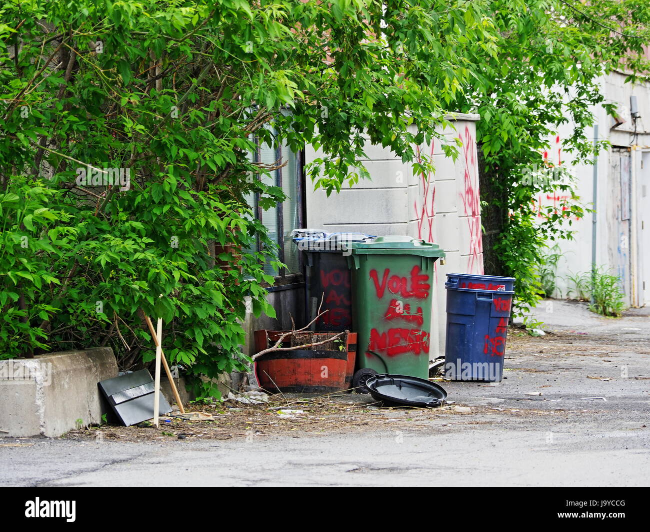 Quebec, Kanada. Mülltonnen in Montreal Stockfoto
