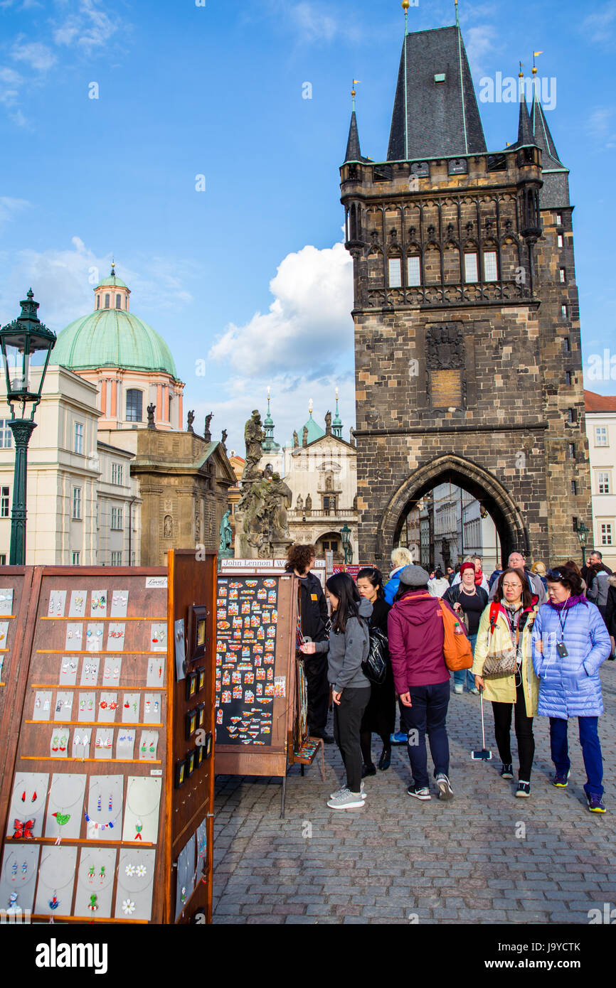 Die Karlsbrücke über die Moldau in Prag, Tschechische Republik Stockfoto