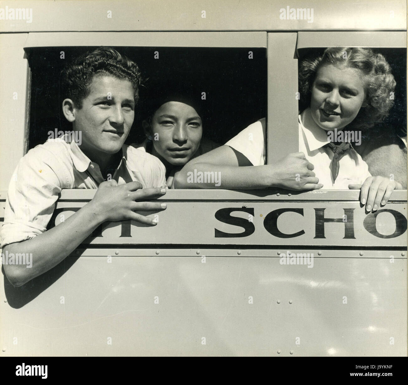Monterey County, 2. Mai 1940 - Gymnasiasten aus Salinas Valley fahren den Schulbus zur High School. Stockfoto