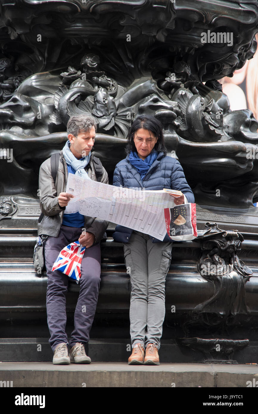Ansichten in und nahe Piccadilly Circus in London Stockfoto