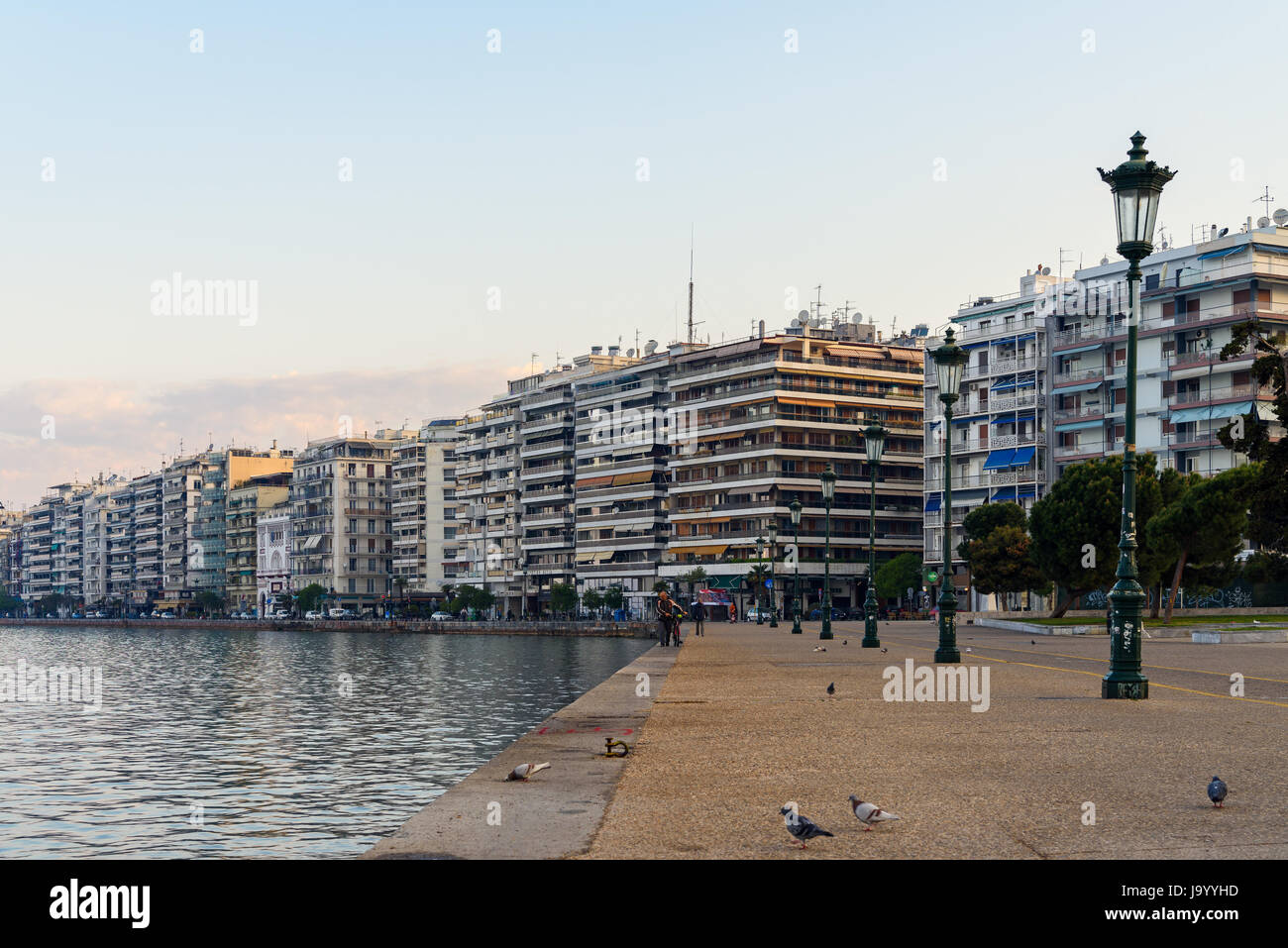 Strandpromenade am Morgen, Thessaloniki, Griechenland Stockfoto