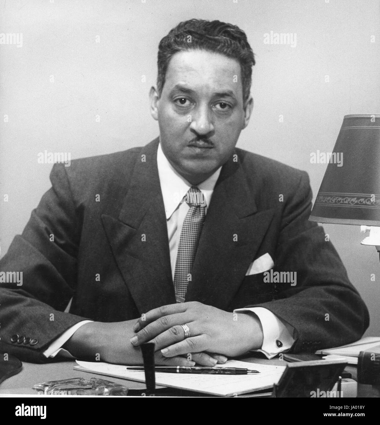 Thurgood Marshall, Sonderberater des Landesverbandes für die Weiterentwicklung der farbigen Menschen, New York, NY, 1952. Stockfoto