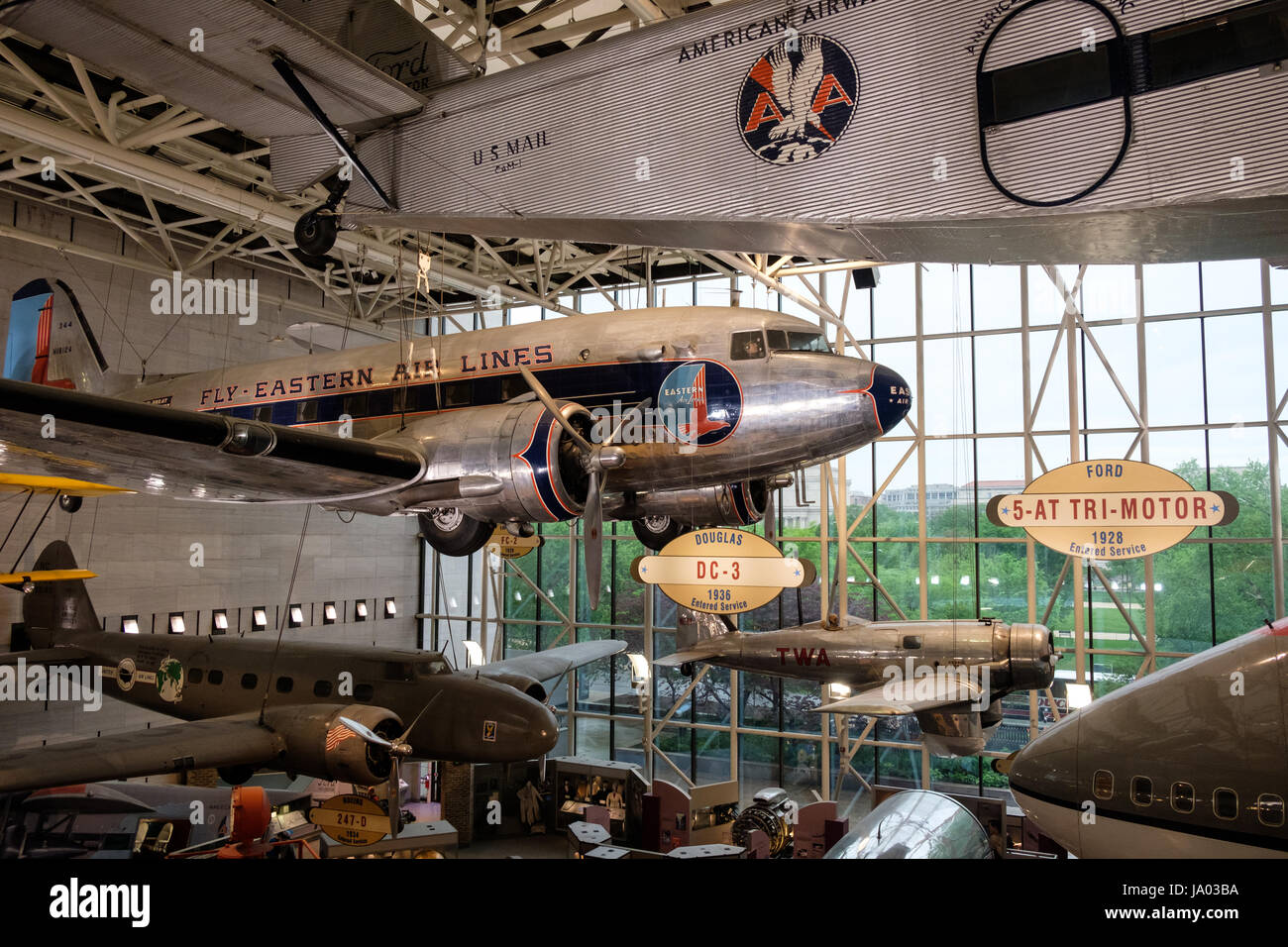 Ford 5-AT dreimotorigen und Douglas DC-3, National Air und Space Museum, Washington D.C., USA Stockfoto