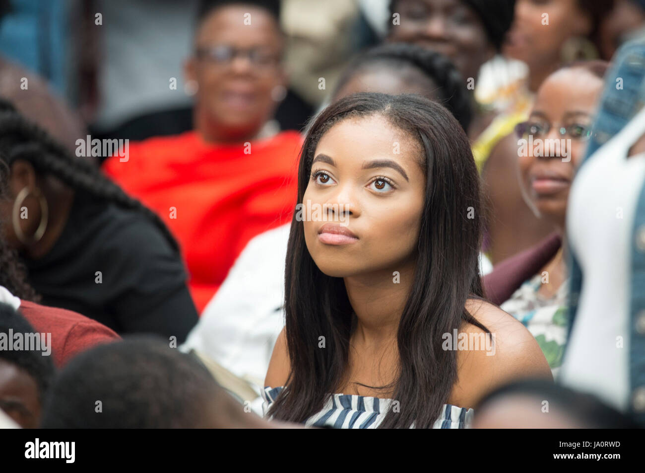 Foto der schwarzen Dame getroffen auf der Afro Hair and Beauty Messe in London UK. Stockfoto