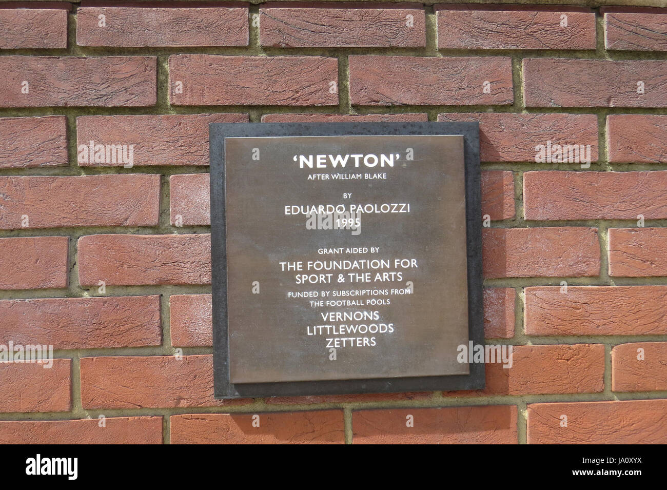 NEWTON-STATUE außerhalb der British Library, 96 Euston Road, Kings Cross, London. Foto: Tony Gale Stockfoto