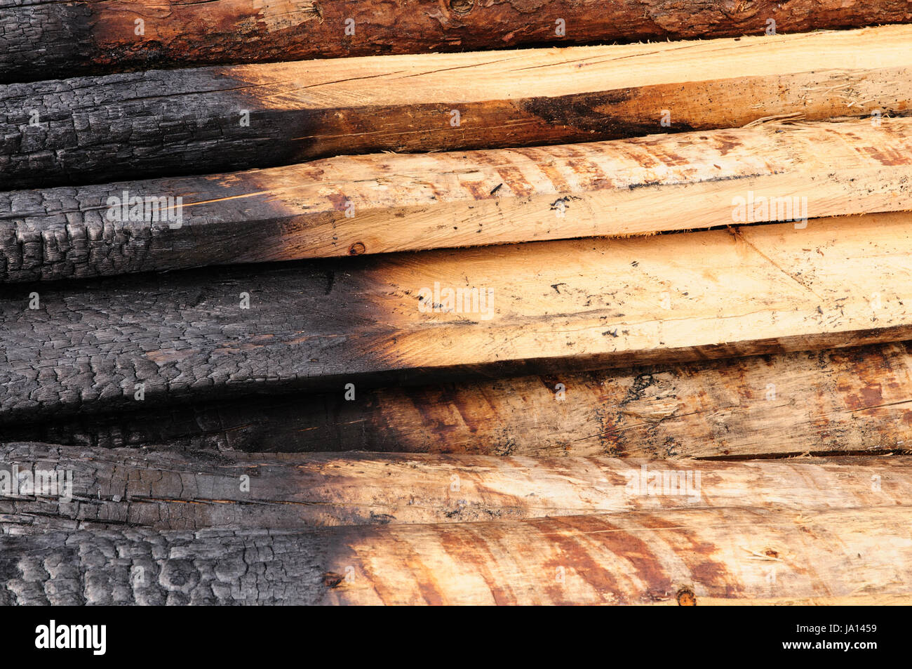 Holz, Balken, schwarz, dunkelhäutigen, tiefschwarze, tiefschwarz,  Holzkohle, Tafelbutter, verbrannt Stockfotografie - Alamy