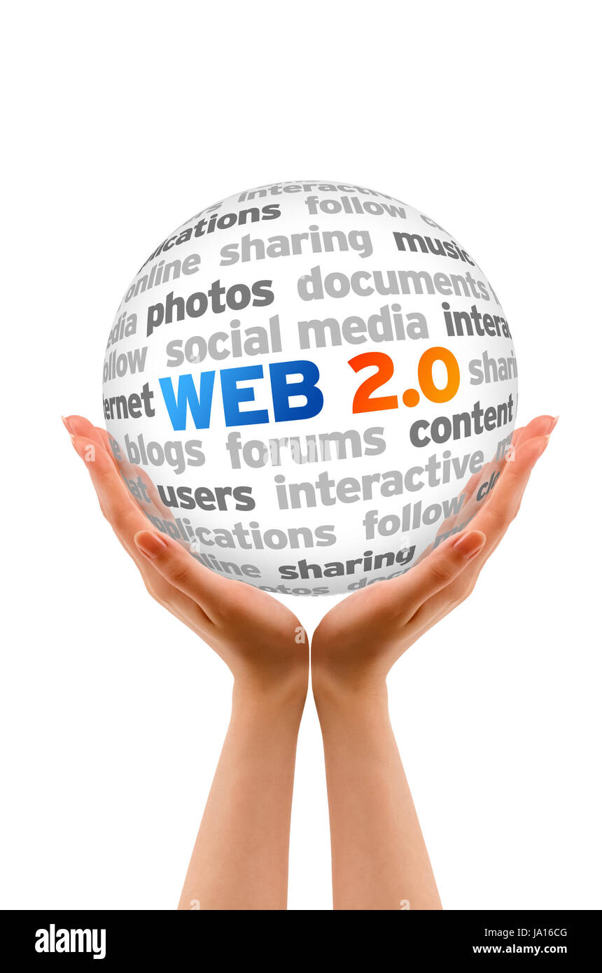 Hände halten eine Web 2.0 Wort Kugel auf weißem Hintergrund. Stockfoto