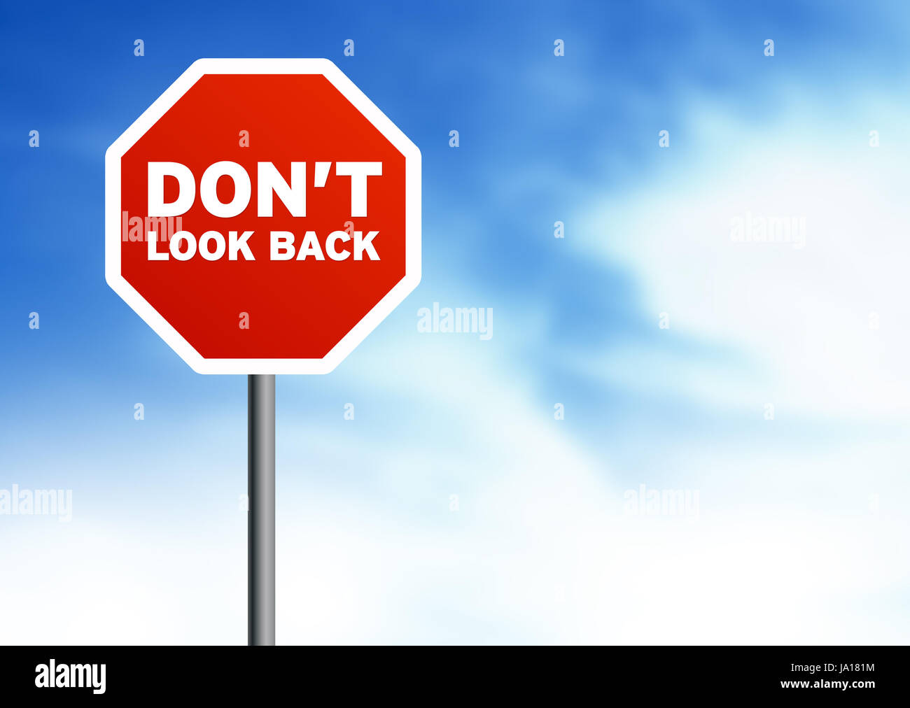 Verkehrszeichen auf Cloud Hintergrund blicken nicht zurück. Stockfoto