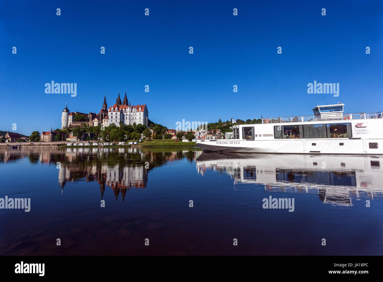 Boot auf dem Fluss Elbe, Albrechtsburg Burg Meißen, Sachsen, Deutschland, Europa Stockfoto