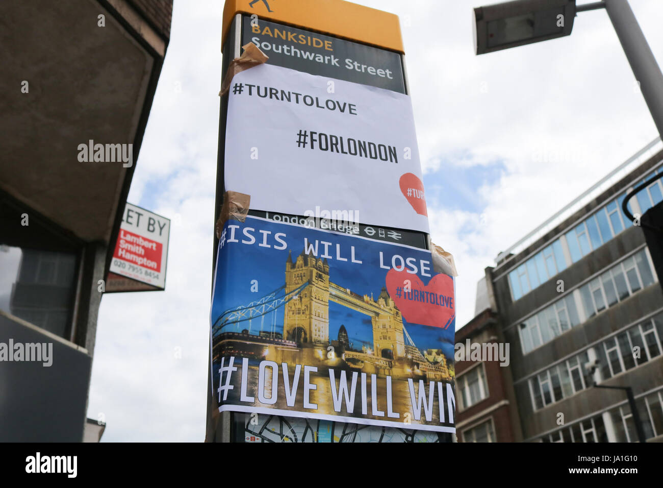 London, UK. 4. Juni 2017. Ein Schild an einem lokalen Informationen zu führen, in Southwark liest "gewinnen Liebe Isis wird Lose" Credit: Amer Ghazzal/Alamy Live-Nachrichten Stockfoto