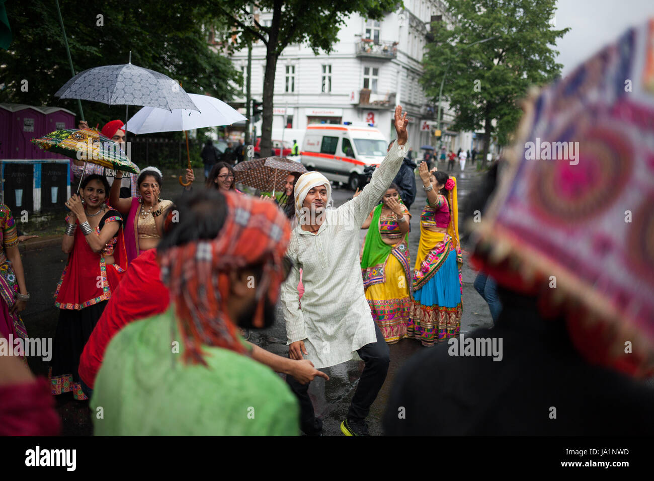 Berlin, Deutschland. 4. Juni 2017. Simon Becker/Le Pictorium - Karneval der Kulturen Berlin 2017-04/06/2017 - Deutschland/Berlin/Berlin - Berliner Karneval der Kulturen präsentieren und kulturelle Vielfalt der Stadt - trotz des Wetters zu feiern. Bildnachweis: LE PICTORIUM/Alamy Live-Nachrichten Stockfoto