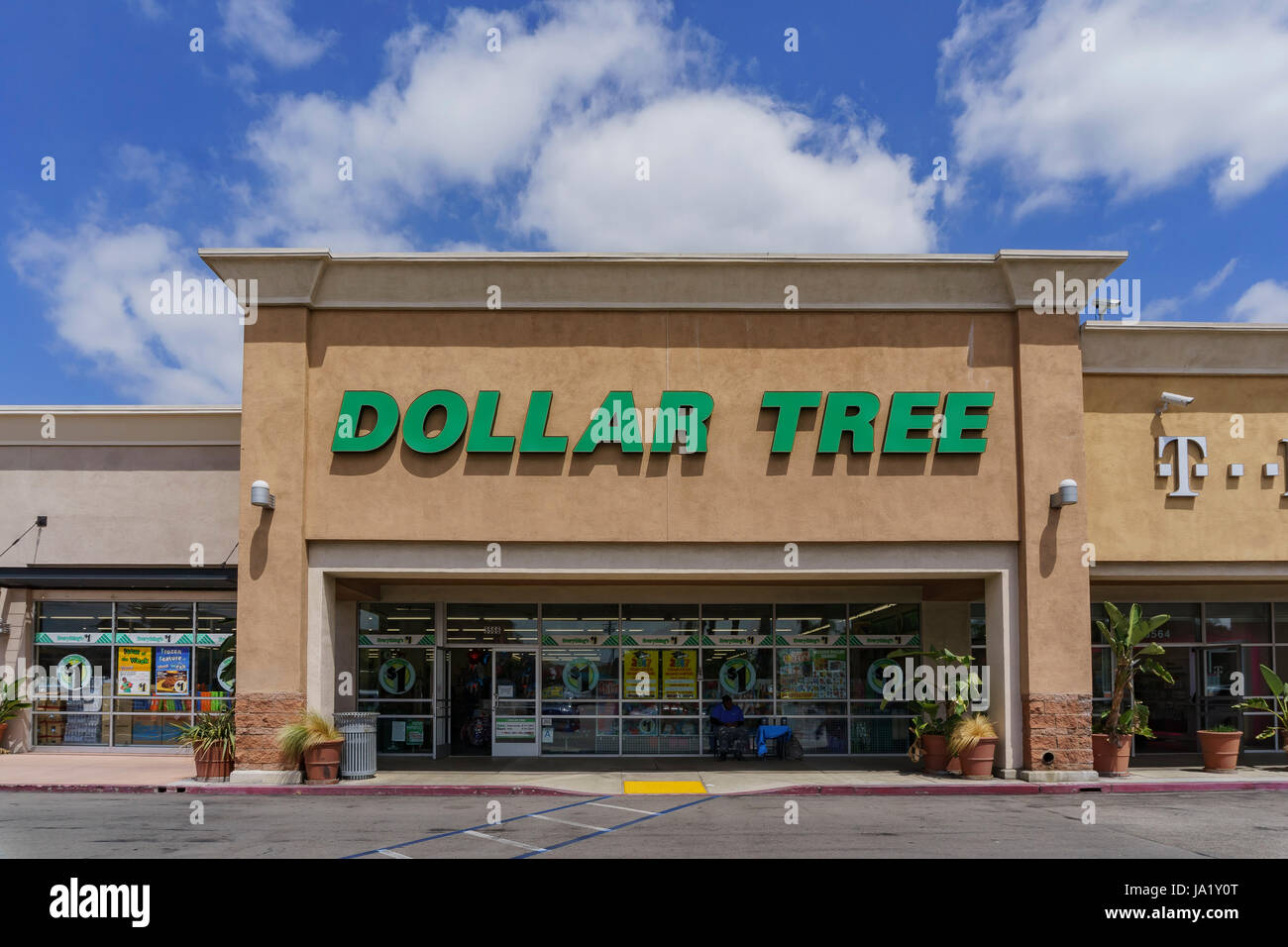 Los Angeles, Mai 25: Außenansicht des Haushalts Store - Dollar Tree am 25. Mai 2017 in Los Angeles, Kalifornien, Vereinigte Staaten von Amerika Stockfoto