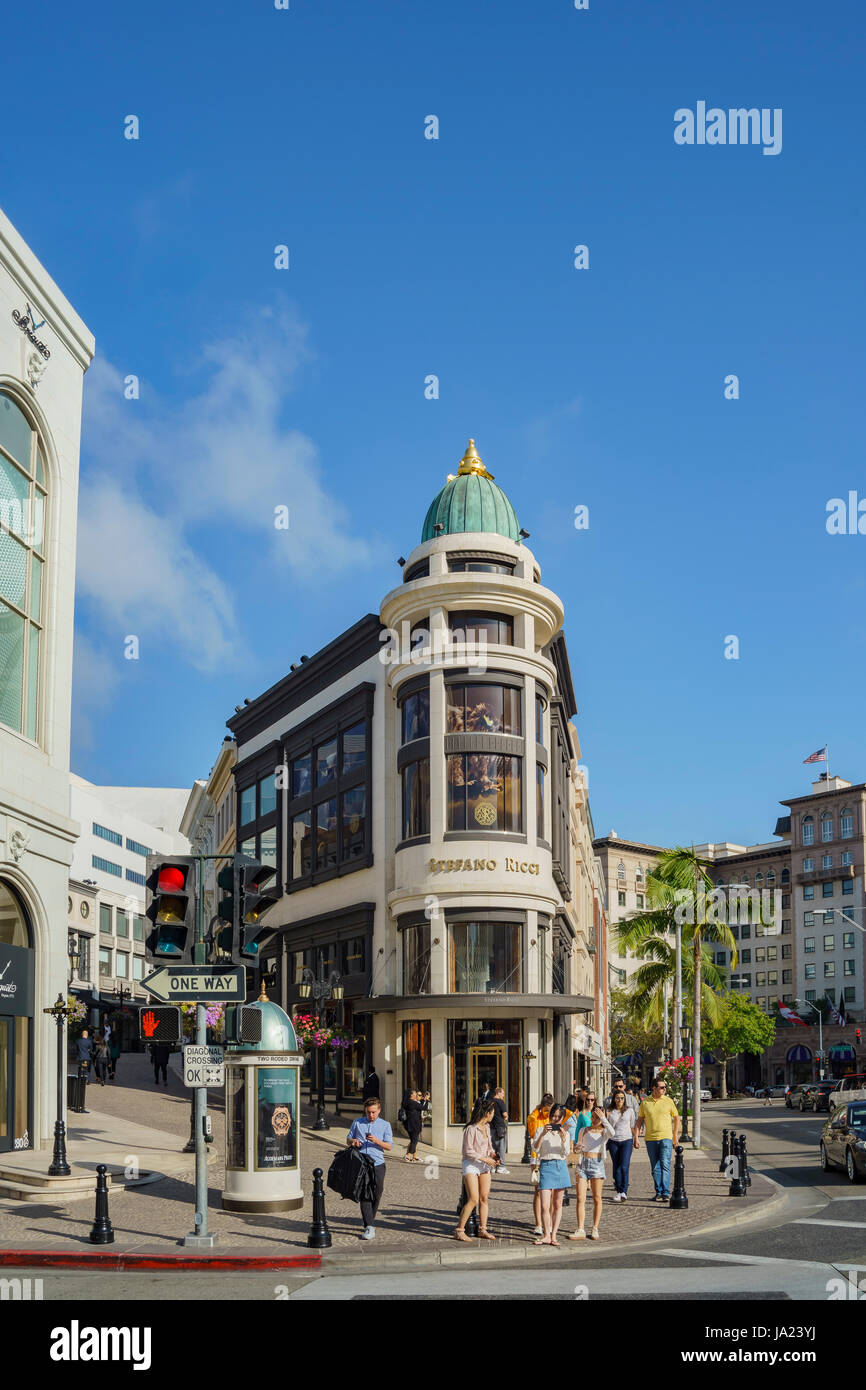 Beverly Hills, APR 12: Rodeo Drive in Beverly Hills am 12. April 2017 in Beverly Hills, Los Angeles, Kalifornien Stockfoto