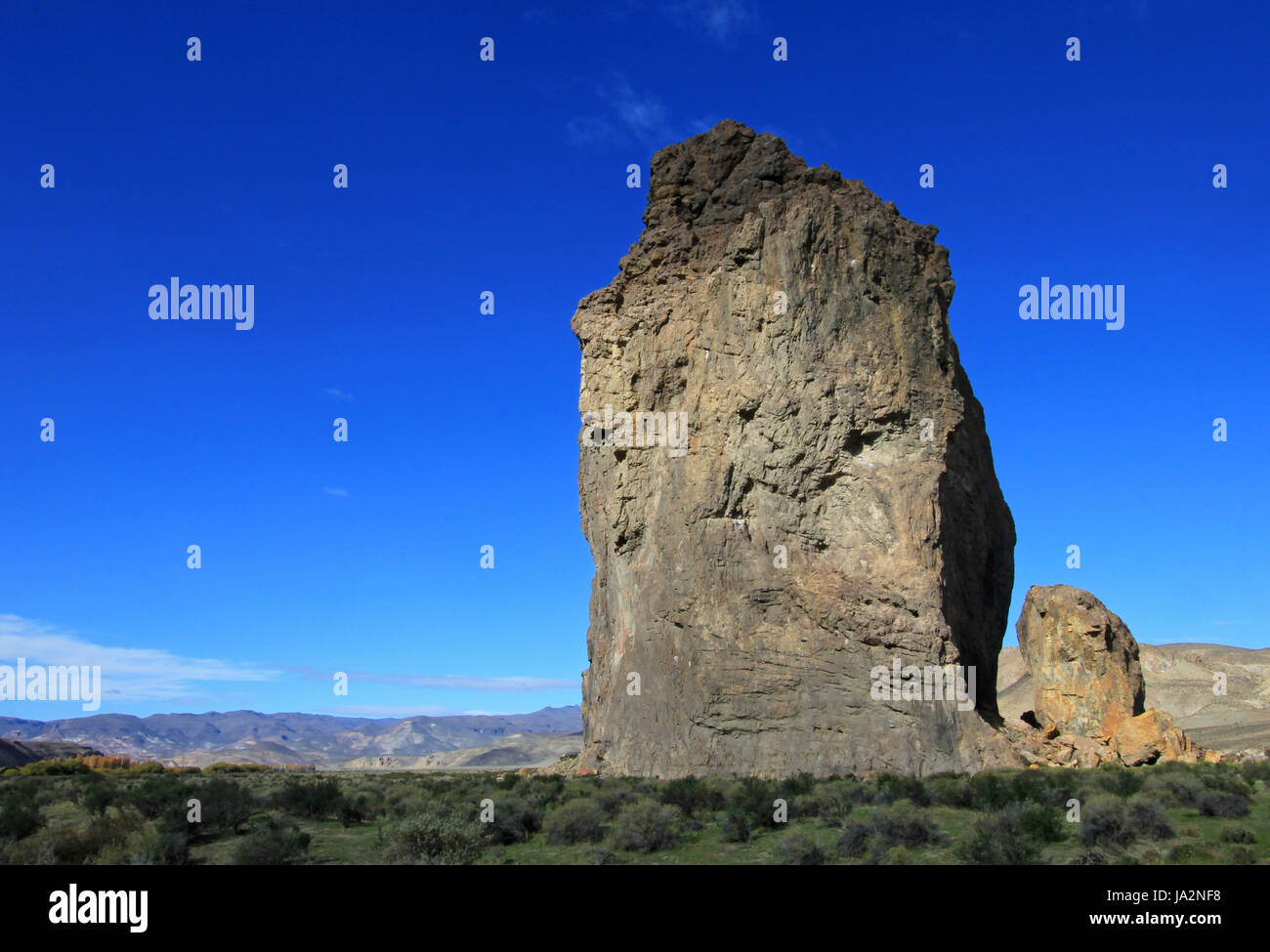 Piedra Parada Monolith im Chubut-Tal, entlang Route 12, Chubut, Argentinien Stockfoto