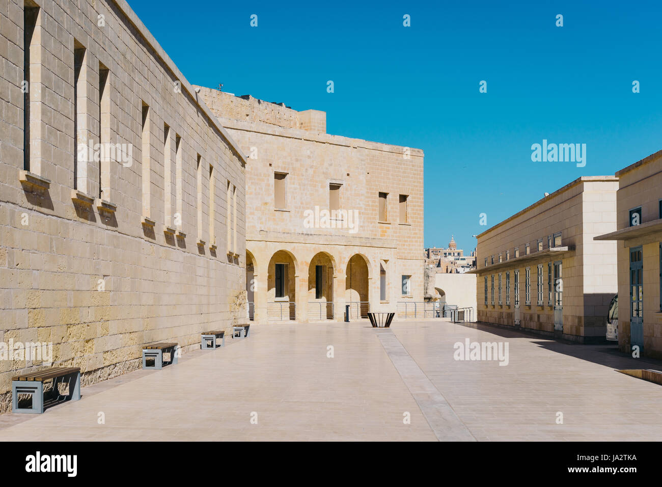 Fort St. Angelo außen mit Offiziere Lounge auf der linken Seite und Admirale Halle auf der rechten Seite, Birgu, Malta Stockfoto