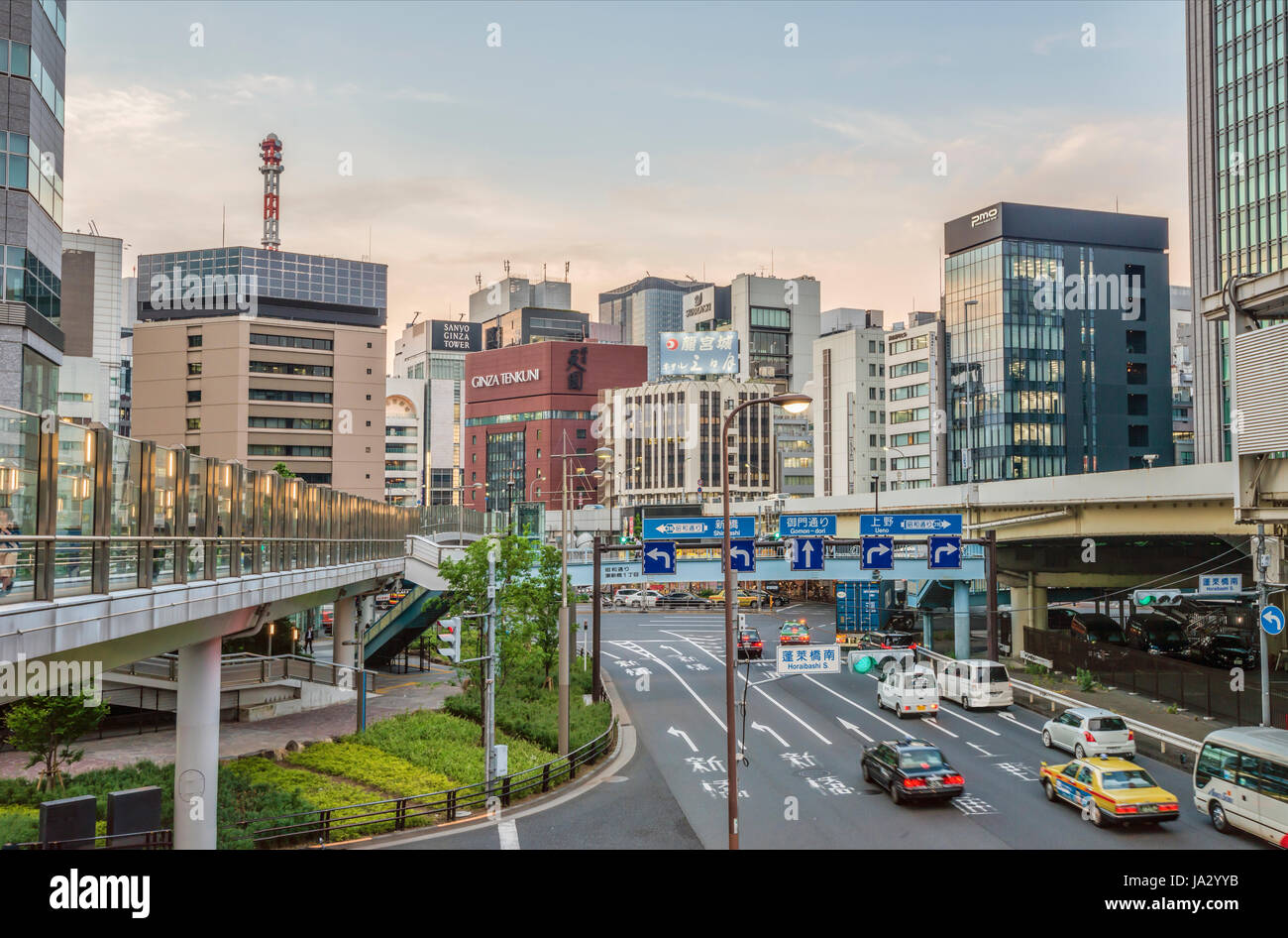 Stadtbild im Shiodome Business District, Tokyo, Japan | Skyline Im Shiodome Geschaeftsviertel, Tokyo, Japan Stockfoto