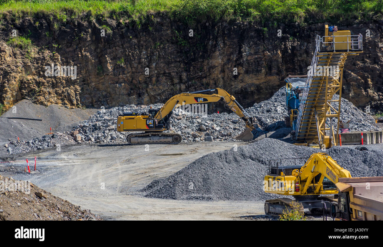 Hart arbeiten im Steinbruch Stockfoto