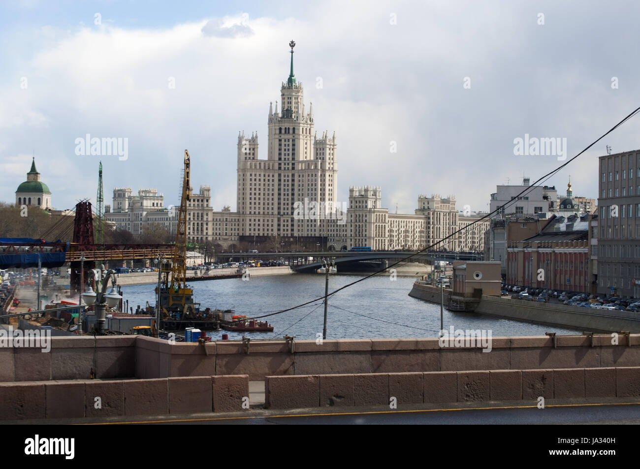 Moskau, Russland: Blick auf den Kotelnicheskaya Damm Gebäude, eines der sieben Schwestern-Gruppe von Wolkenkratzern im stalinistischen Stil gestaltet Stockfoto