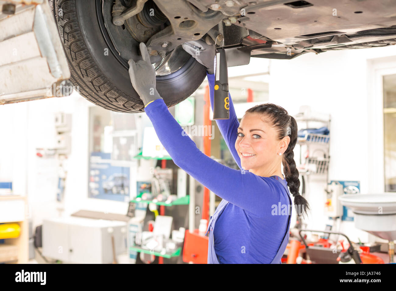 Frau, Bahnhof, Eisenbahn, Lokomotive, Zug, Motor, Fahrzeuge, Fahrzeug, Stockfoto