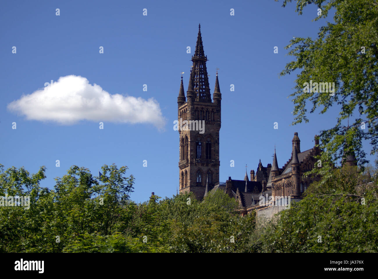 ungewöhnliche Schuss oder Ansichten von Glasgow University Wolke Bildung Metapher Stockfoto