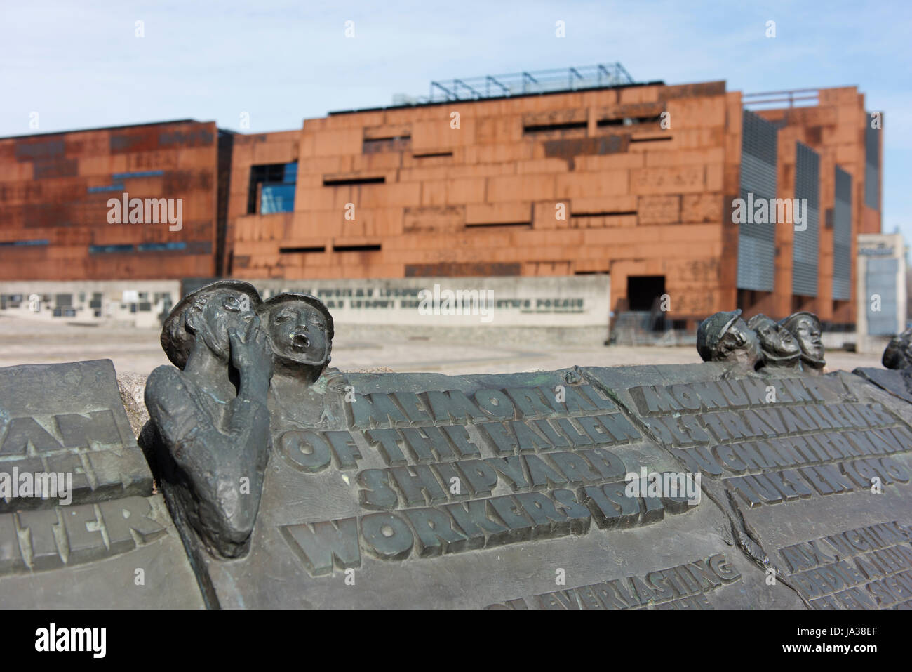 Denkmal für die gefallenen Werftarbeiter von 1970 ist für diejenigen, die ihr Leben während der Küstenstädte Ereignisse verloren. Die Solidarität befindet sich hinter dem. Stockfoto