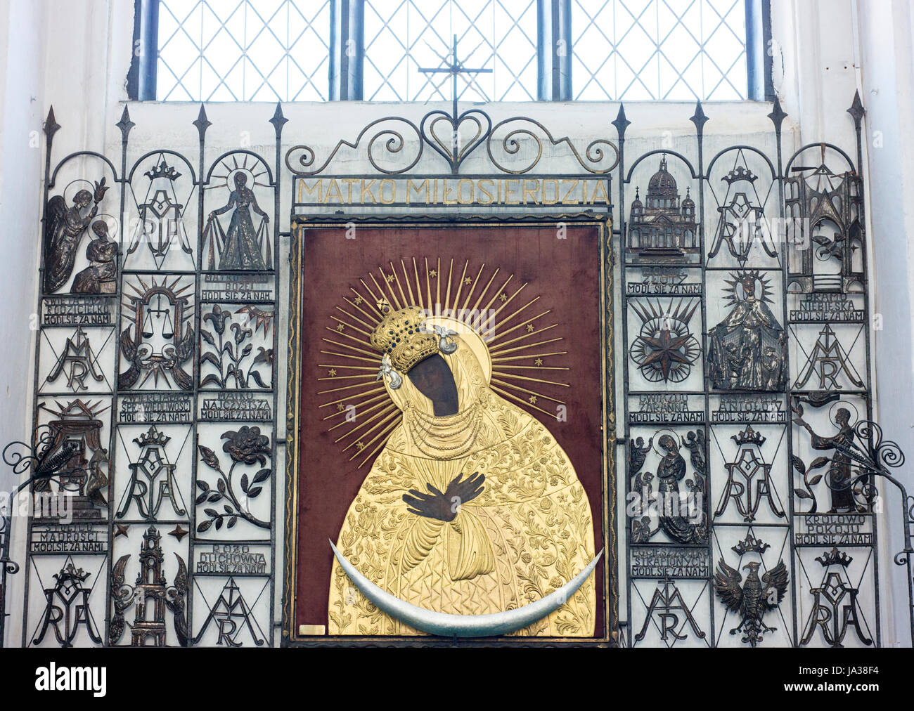 Die schwarze Madonna in der Basilika der Himmelfahrt der Jungfrau Maria oder St. Mary's Church in der Danziger Altstadt. Stockfoto