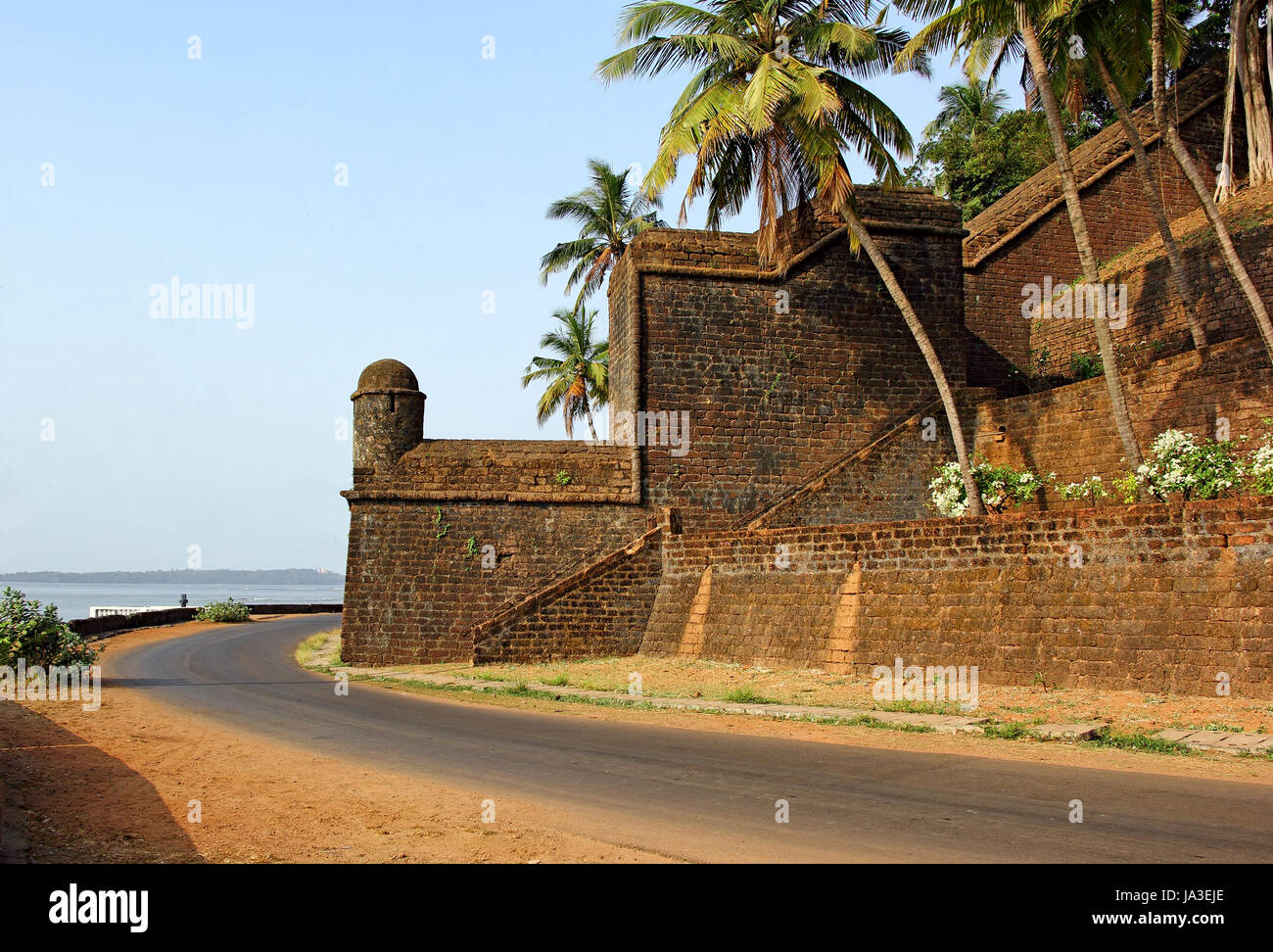 Old Laterite Stone Wall Stockfotos & Old Laterite Stone Wall Bilder - Alamy