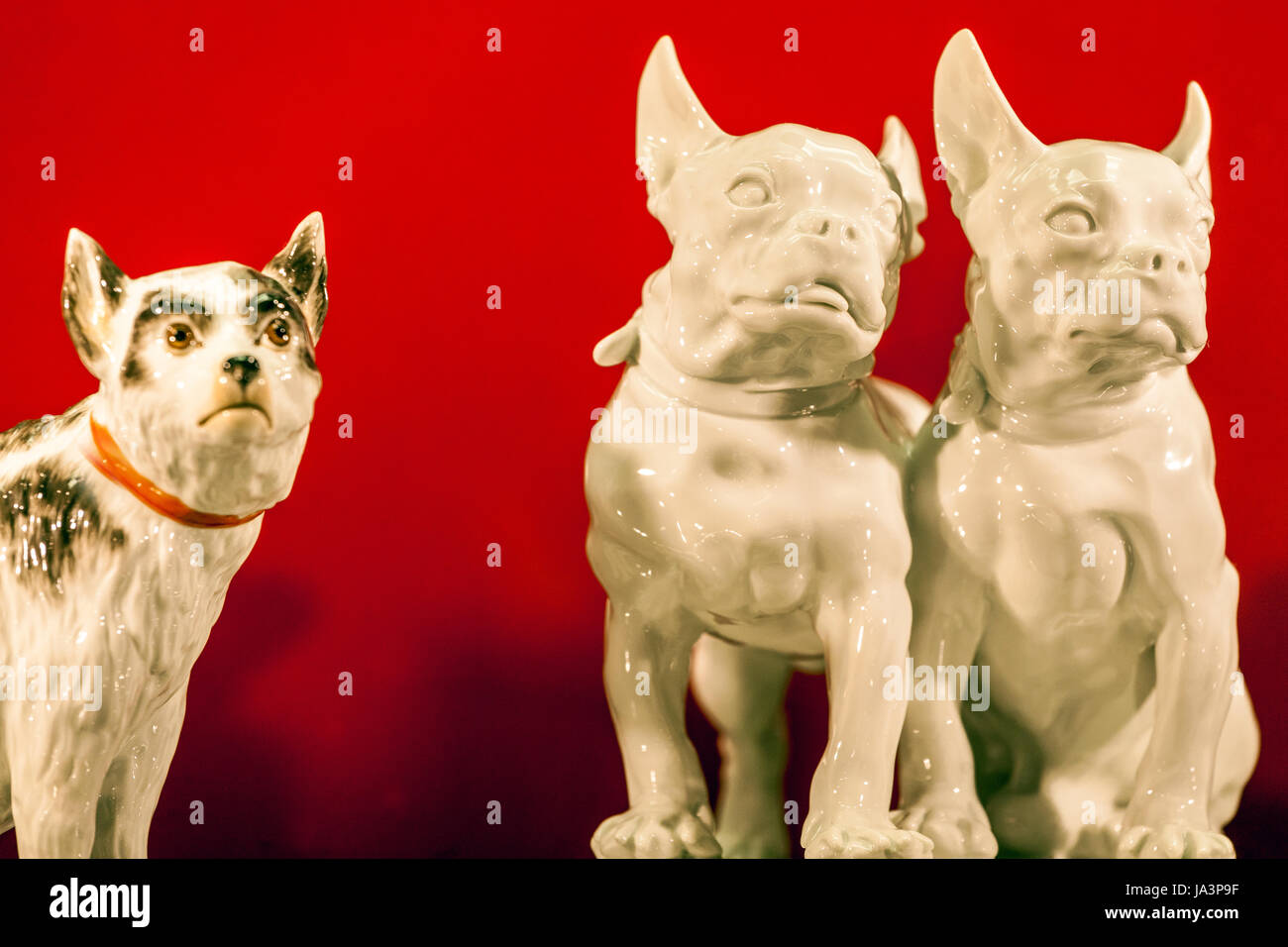 Meissener Porzellan Figur Hunde, Porzellanmuseum, Meißen, Sachsen, Deutschland, Europa Stockfoto