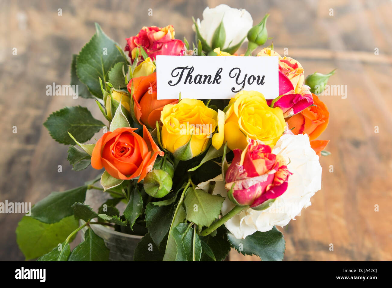 Dankeschön-Karte mit Strauß bunte Rosen. Stockfoto