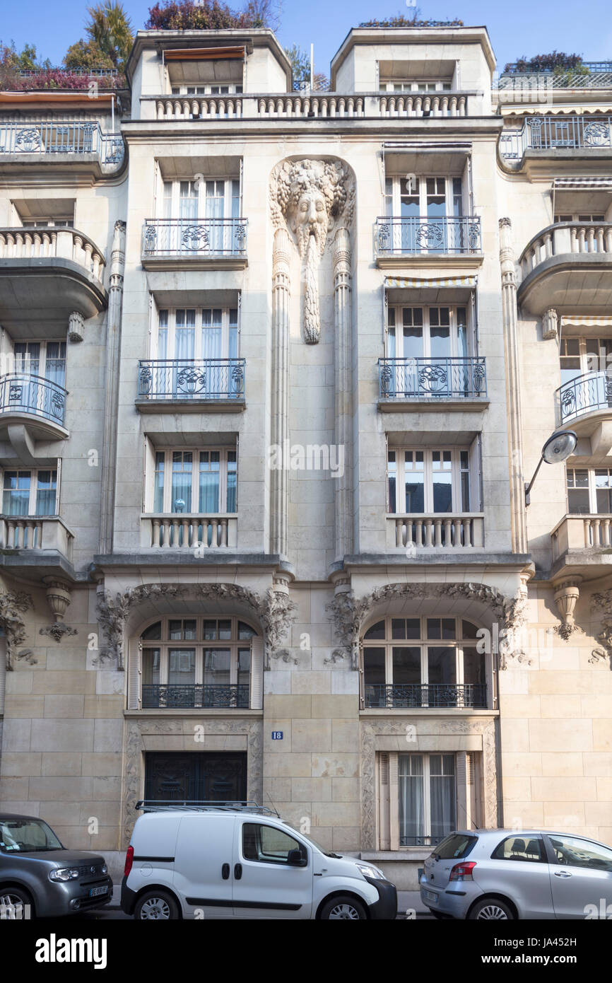 1920er Jahre Mehrfamilienhaus mit 18 Rue de Assomption, Auteuil, Paris, Frankreich Stockfoto