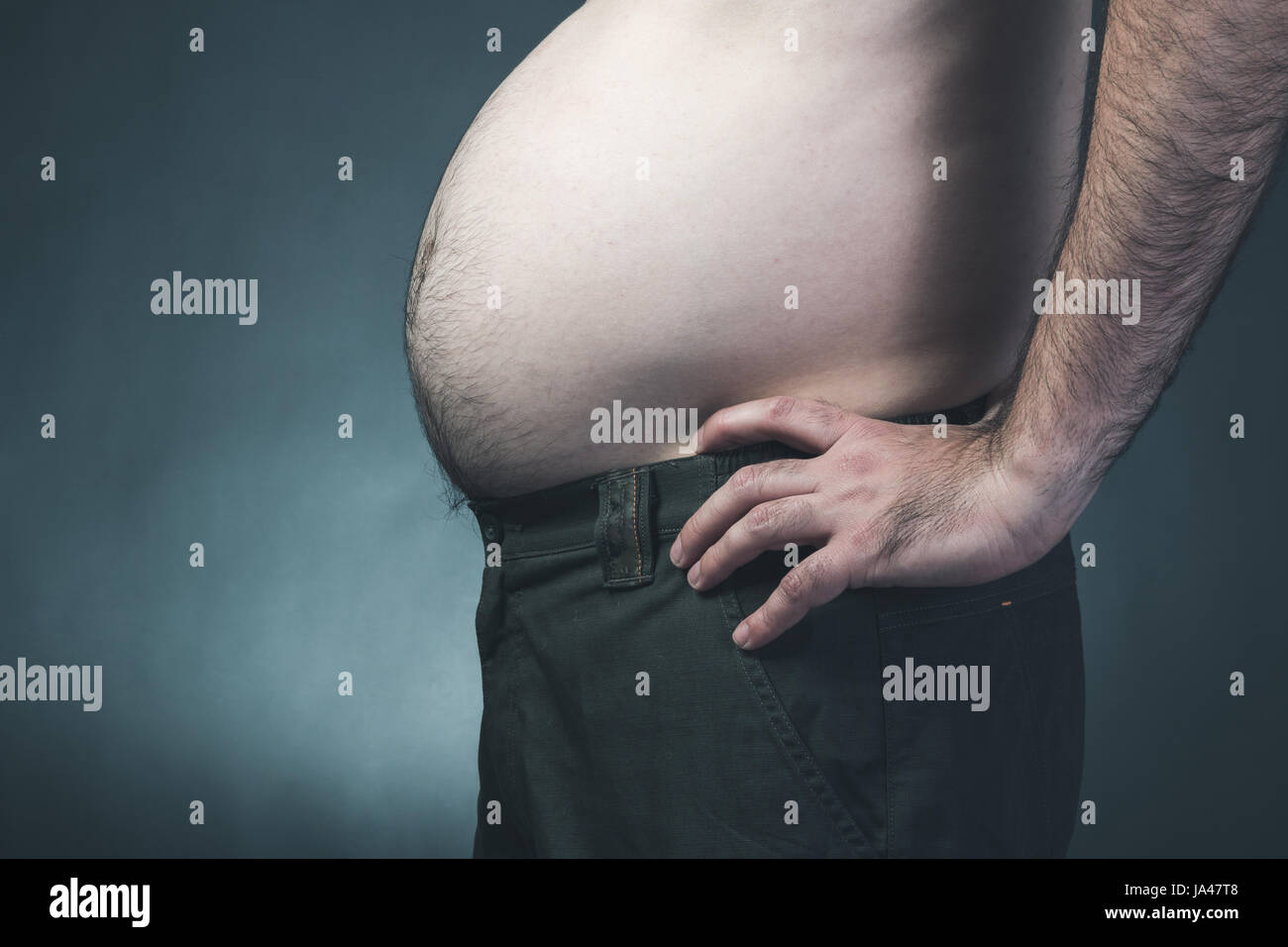 Mann mit dicken fetten Bauch Stockfoto