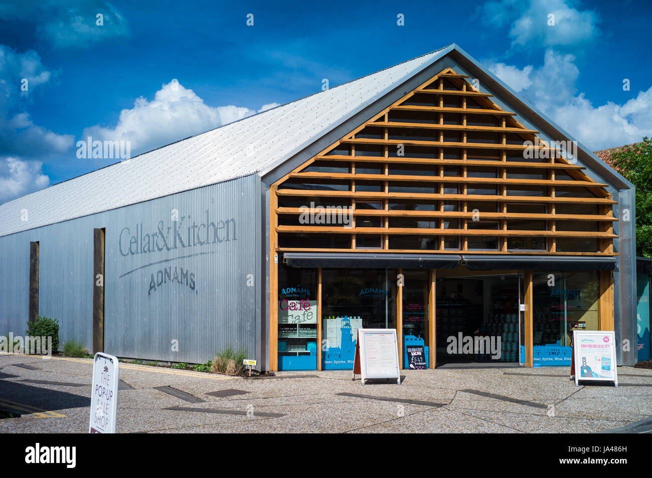 Adnams Brauerei Keller und Küche-Shop und Cafe im Badeort von Southwold, Suffolk. Adnams Brauerei hat ihren Sitz in Southwold. Stockfoto