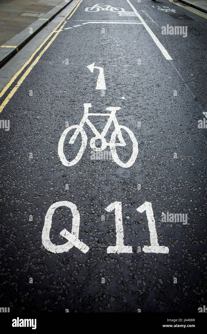 Fahrbahnmarkierungen, die die Q11 Bike Quietway in Central London. Die quietways für Reiter, die es vorziehen, auf der ruhigeren Seite Straßen wo möglich zu reisen Stockfoto
