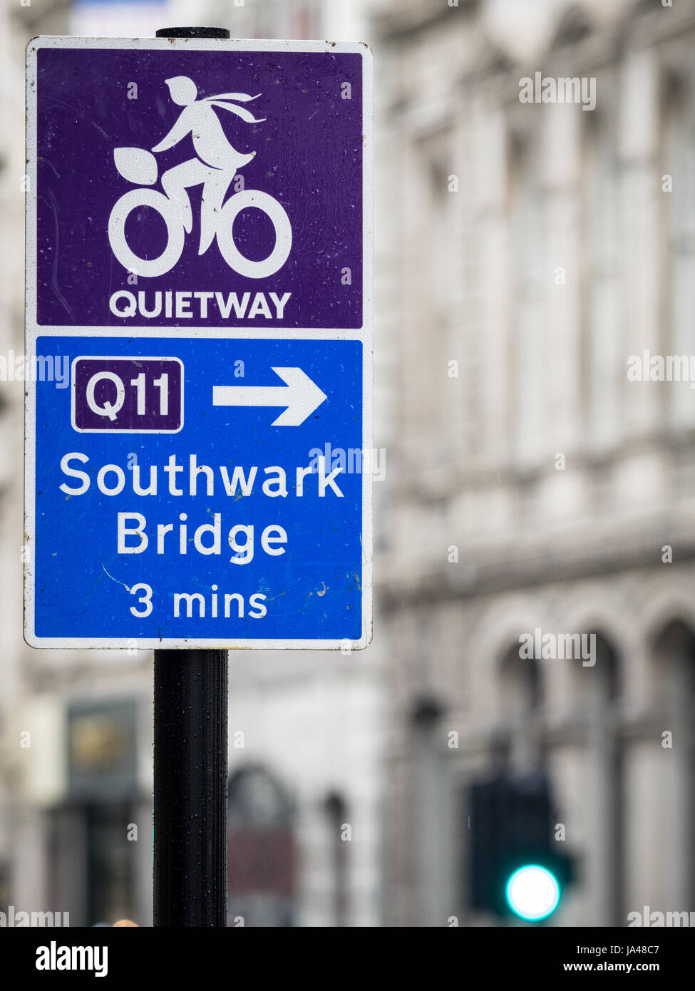 Melden Sie für einen der London Quietways Radwege - mit dem Ziel, Hindernisse zum Radfahren, für Radfahrer nutzen wollen leiser, verkehrsarmen Routen Stockfoto
