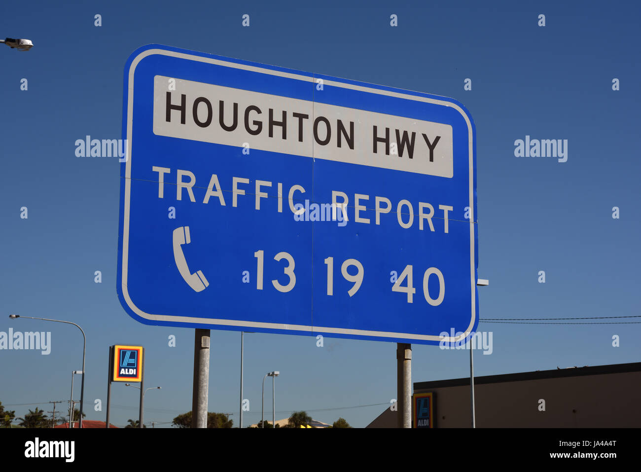 Redcliffe, Australien: Straßenschild für Houghton Autobahn Brücke Verkehrsmeldungen bei Clontarf Stockfoto