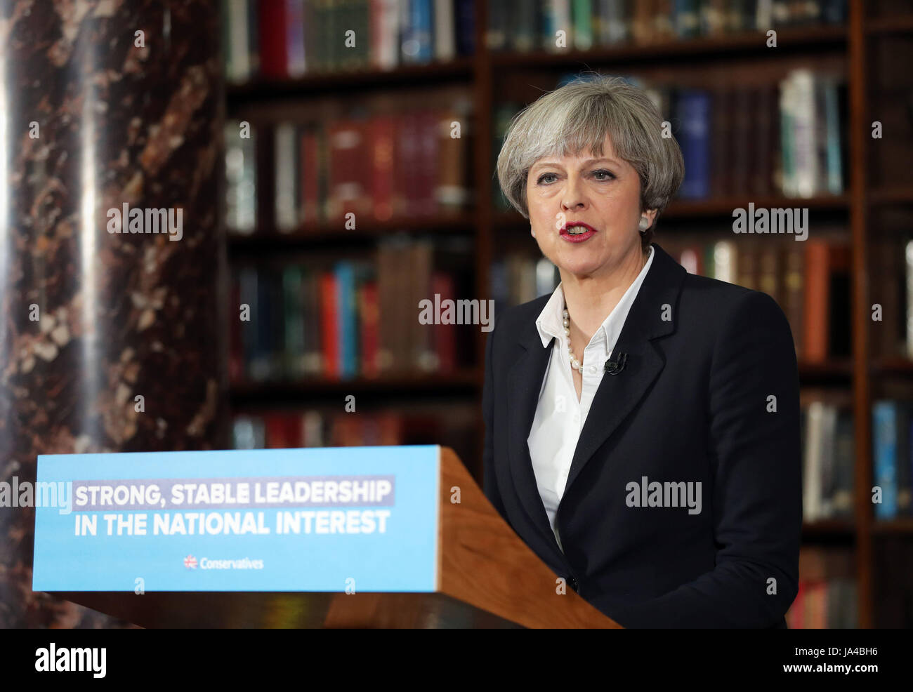 Premierminister Theresa May macht eine Rede bei der Royal United Services Institute für Defence and Security Studies im Zentrum von London im allgemeinen Wahlen Wahlkampf. Stockfoto
