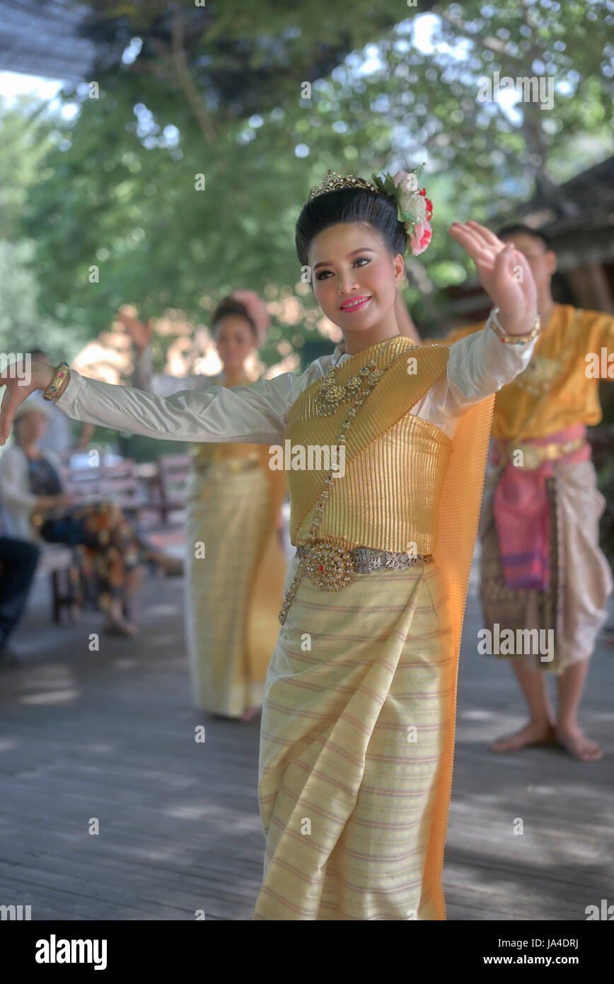 Thailand-Tänzerin in traditioneller Tracht. Thai-Tanz Stockfoto