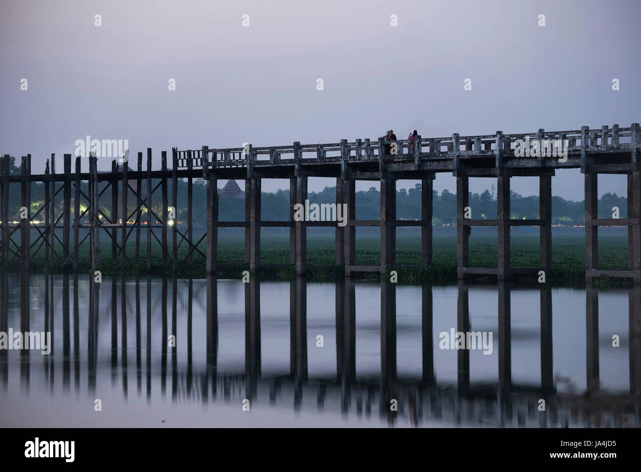 U-Bein Brücke am Taung Tha Mann Lake, Mandalay, Myanmar Stockfoto