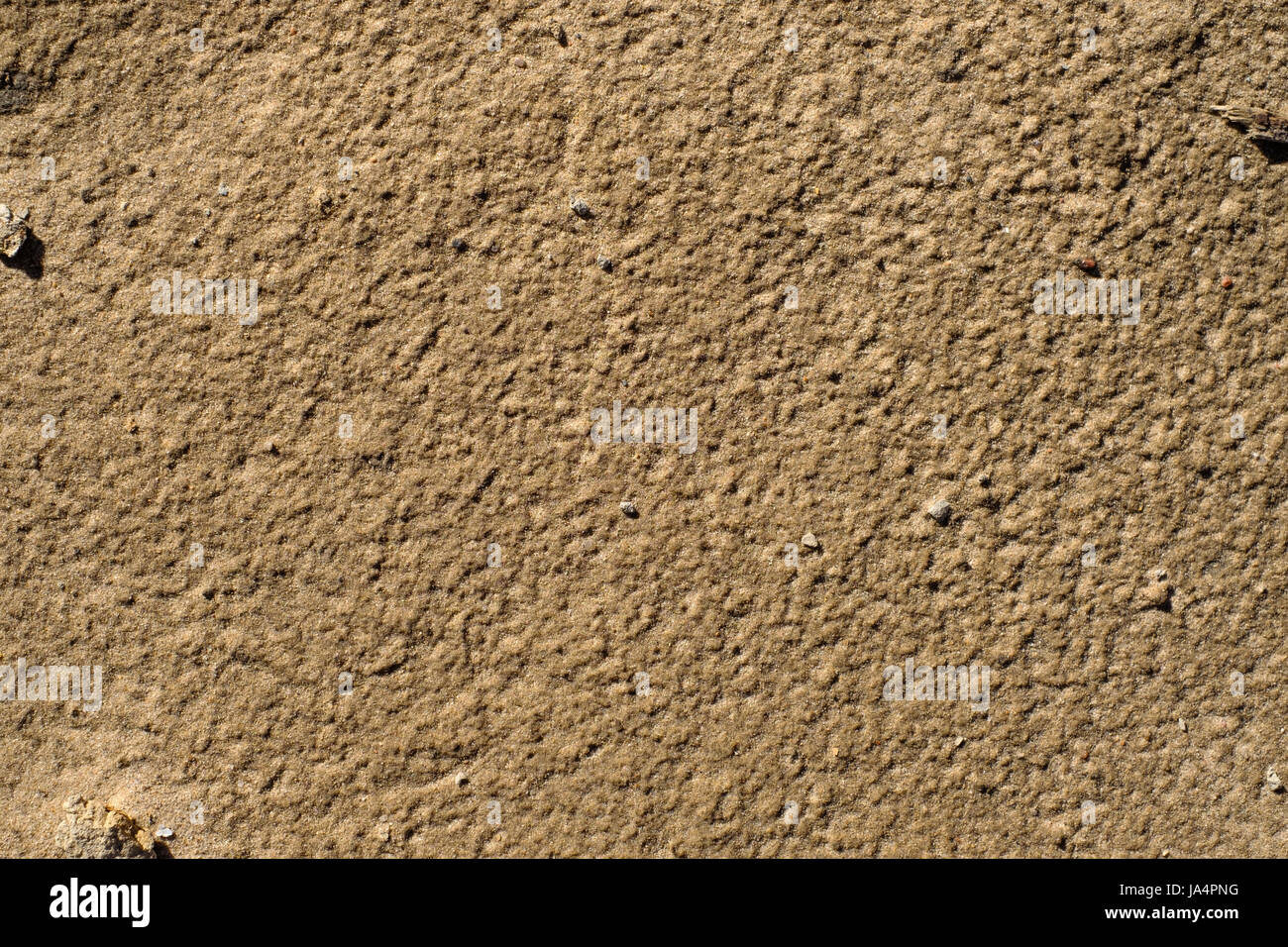 Gelbe Wand des Gebäudes mit einer unebenen Oberfläche Stockfoto