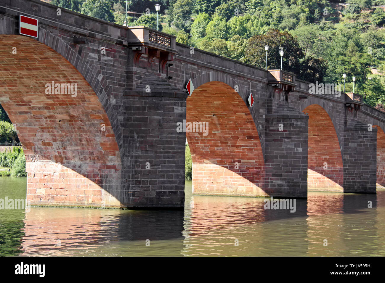 Bögen der alten Brücke in heidelberg Stockfoto