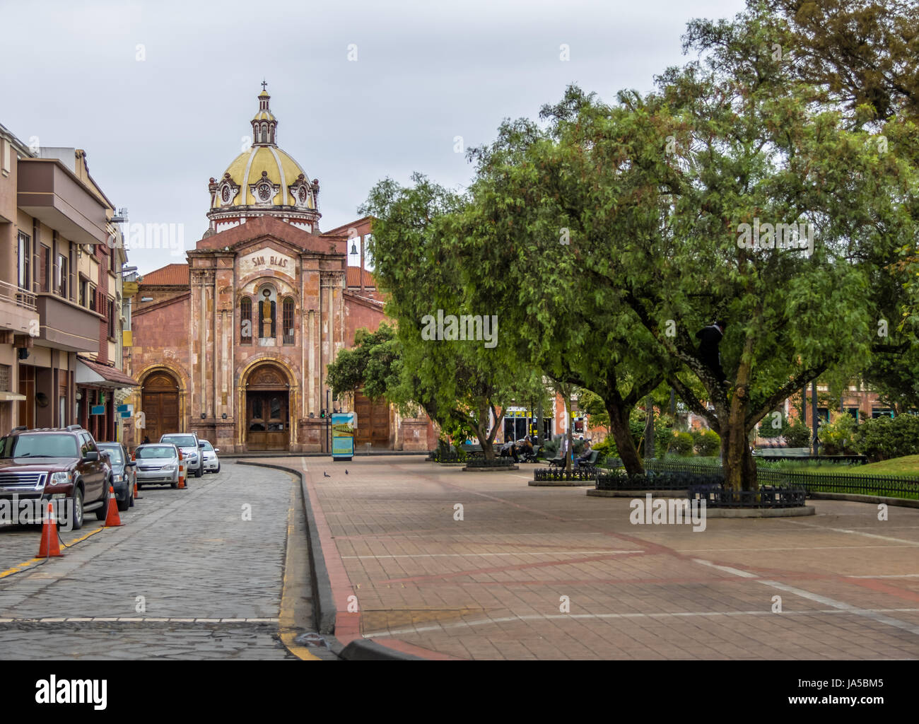 Kirche von San Blas und Park - Cuenca, Ecuador Stockfoto