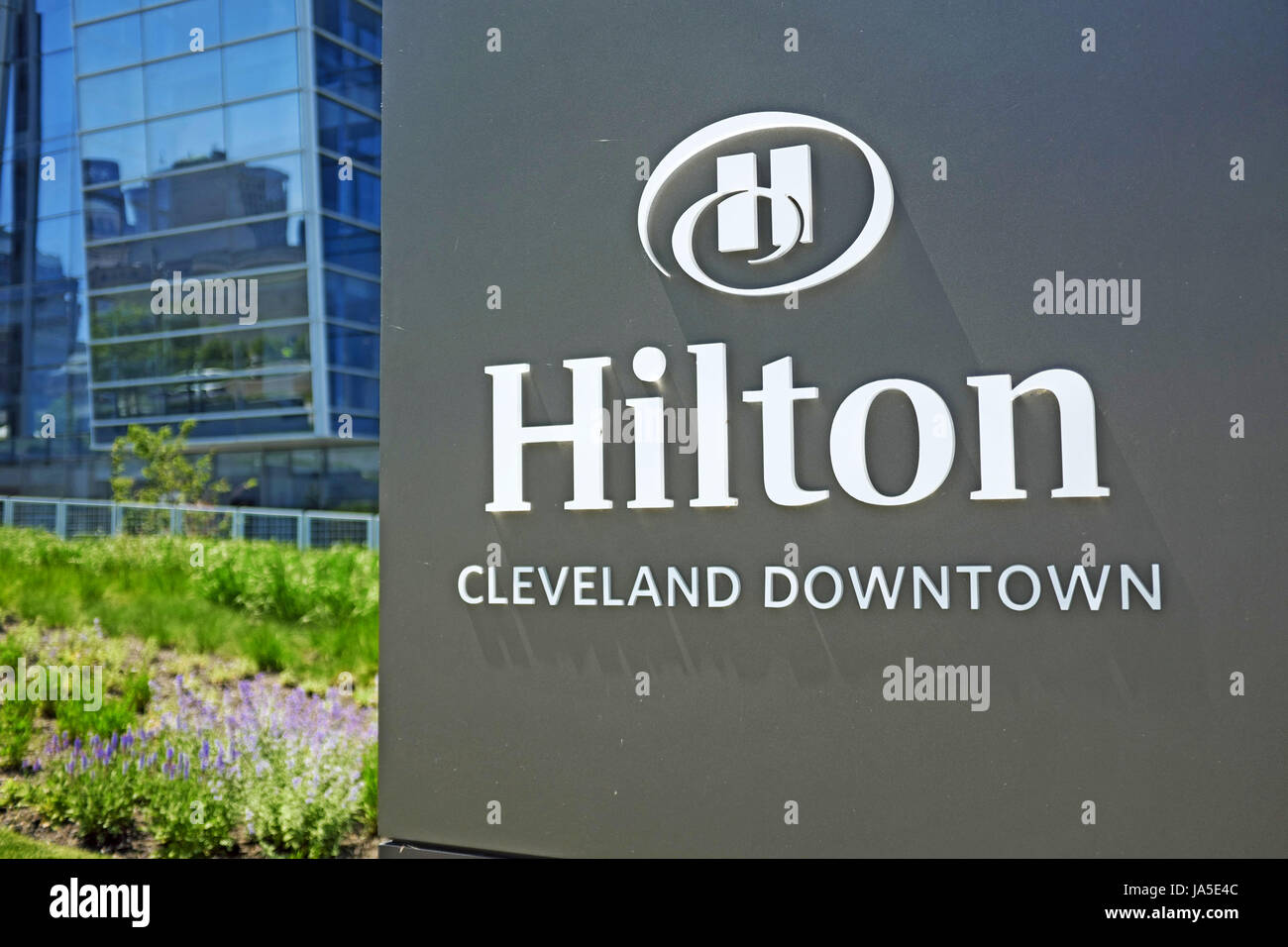 zeichen vor das hilton cleveland downtown hotel in cleveland ohio vereinigte staaten von amerika ja5e4c